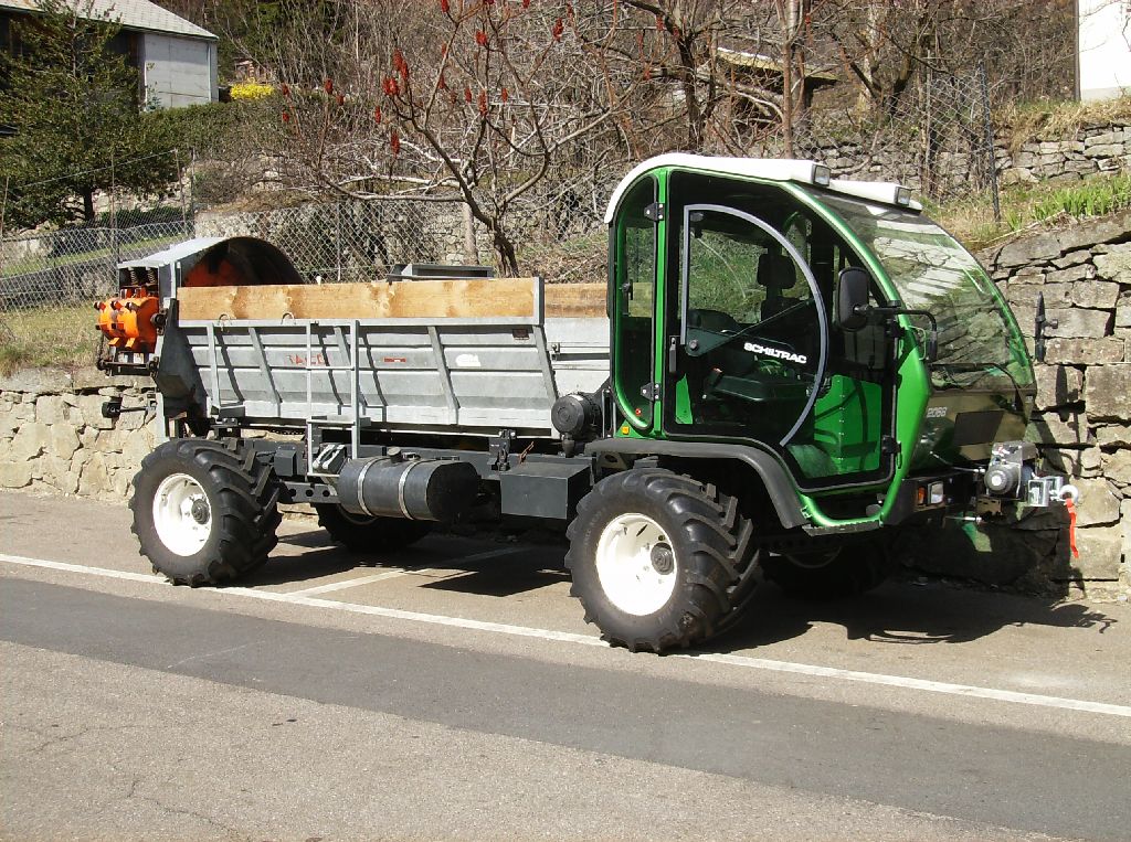 Schiltrac con spandiletame della Gafner - immagine 4