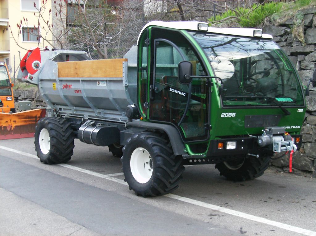 Schiltrac con spandiletame della Gafner