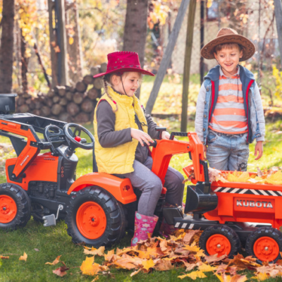 Kubota M135GX a pedale con escavatore e rimorchio Maxi tilt