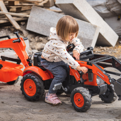 Trattore KUBOTA M7171 con retroescavatore e rimorchio